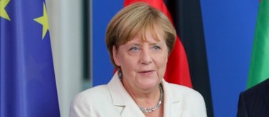 Rok temu kanclerz Merkel „zaprosiła” uchodźców. Pokazała tym swoje nowe polityczne oblicze