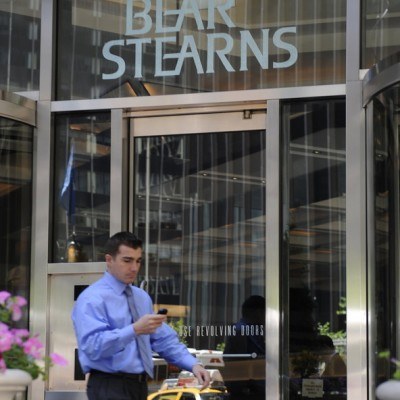 Rok temu upadł najmniejszy z pięciu banków inwestycyjnych Wall Street - Bear Stearns /AFP