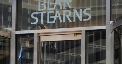 Rok temu upadł najmniejszy z pięciu banków inwestycyjnych Wall Street - Bear Stearns /AFP