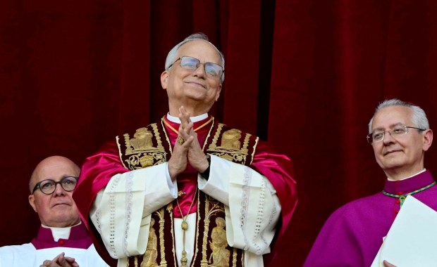 Rok z pierwszym papieżem z USA. "Najmniej amerykański spośród Amerykanów"