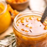 Rokitnik to król witaminy C. Jest dobry na odporność, zdrowe serce i wieczną młodość