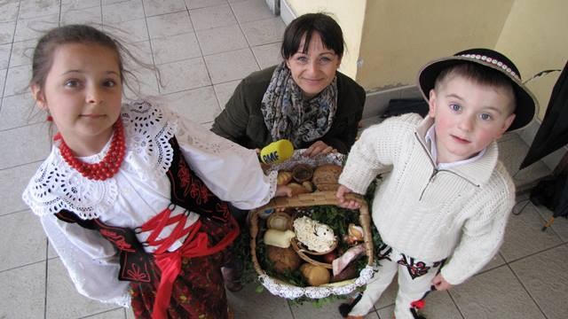 Roksana i Michał - zostali wyróżnieni za piękny koszyk /Józef Polewka /RMF FM