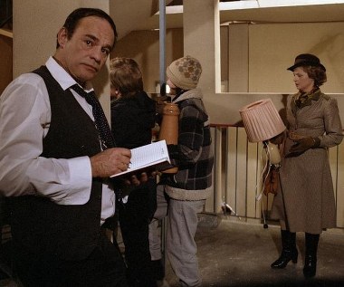 Rola Anioła w serialu "Alternatywy 4" (1983) to aktorski majstersztyk. "Robił wrażenie człowieka z wbudowanym mechanizmem wybuchowym, który eksploduje, jeżeli nie będzie innego sposobu zademonstrowania siebie jako kogoś wielkiego" - mówił kiedyś o nim Janusz Gajos.