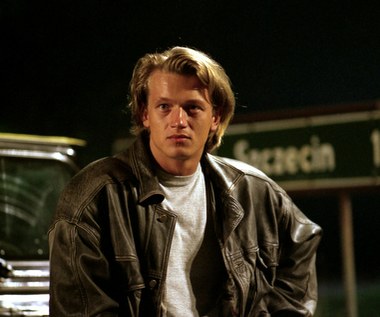 Rola "Cichego" okazała się dla Jarosława Jakimowicza pierwszoplanowym debiutem aktorskim. Jak dostał rolę w "Młodych wilkach"? Gdy był na castingu do (ostatecznie niezrealizowanego) filmu Juliusza Machulskiego, zauważyła go druga reżyser "Młodych wilków". Pół roku później przedstawiła go Jarosławowi Żamojdzie. Rolę dostał z miejsca.

Po wejściu filmu na ekrany kin młody aktor zyskał ogromną popularność. Tygodniowo dostawał od swoich fanów nawet 10 tysięcy listów.