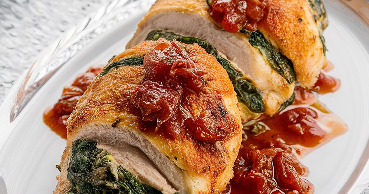 Roladka drobiowa z tymi dodatkami smakuje obłędnie. Cała rodzina będzie wcinać ją, aż miło /Pixel