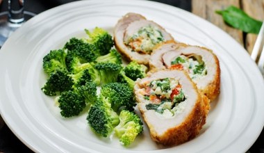 Roladki z kurczaka z brokułowym nadzieniem. Na świąteczny lub niedzielny obiad