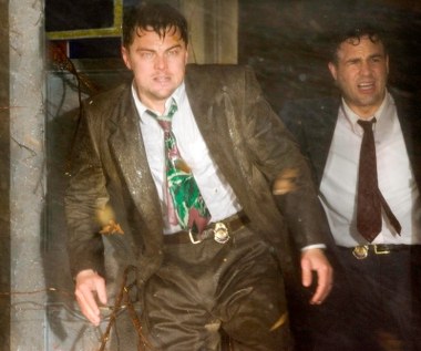 Rolę w filmie Martina Scorsese "Wyspa tajemnic" otrzymał po tym, jak wysłał do sławnego reżysera list. 

"Jestem jego wielkim fanem. W ciągu 20 lat mojego grania w filmach, praca z nim zawsze była moim marzeniem. W związku z tym wysłałem do niego list, w którym napisałem, jak bardzo chciałbym u niego zagrać i to poskutkowało" - wyznał 42-letni wówczas aktor.

W "Wyspie tajemnic" Ruffalo i Leonardo DiCaprio wcielili się w parę szeryfów ścigających niebezpiecznego mordercę.