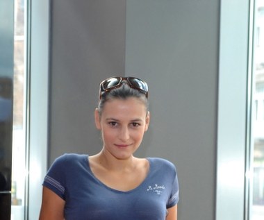 Rolę w "Ogrodzie Luizy" Soliman otrzymała na dwa tygodnie przed rozpoczęciem zdjęć do filmu Wojtyszki. Jak przyznała, reżyser początkowo odrzucił ją na castingu.
Dlaczego?

- Bo byłam w ciąży. I grałam w filmie będąc w ciąży. Z tego powodu musieliśmy zrezygnować z bardzo brutalnych scen. Wszystko oczywiście ze względów bezpieczeństwa - ujawniła Soliman.