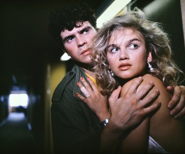 Rolę w swym kolejnym filmie "Pociąg do Hollywood" (1987) Piwowarski napisał już specjalnie z myślą o Siwkiewiczu. Aktor wcielił się w nim w postać Piotrusia - niedoszłego studenta operatorstwa, któremu na przeszkodzie w osiągnięciu wielkiej kariery stanął... daltonizm. Siwkiewiczowi partnerowała w "Pociągu do Hollywood" Katarzyna Figura, która rolą Marioli Wafelek wywalczyła sobie tytuł seksbomby polskiego kina.