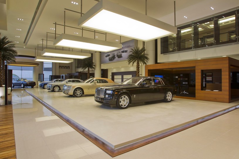 Rolls-Royce - salon sprzedaży w Abu Zabi /Rolls-Royce