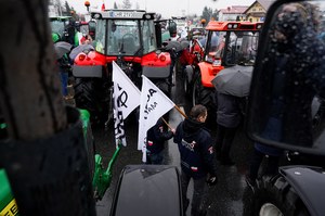 Rolnicy blokują drogi. Kołodziejczak: Banda kolesi dorwała się do kolonizowania wsi
