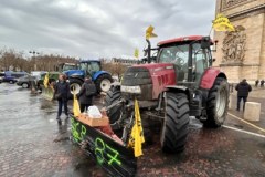 Rolnicy blokujący Paryż: Mercosur już przegraliśmy!