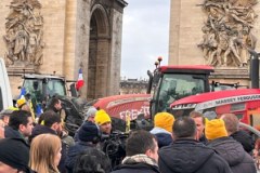 Rolnicy blokujący Paryż: Mercosur już przegraliśmy!