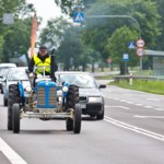 Rolnicy dostają mandat za uprzejmość na drodze. Łamią przepisy w dobrej wierze
