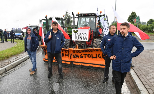 Rolnicy drugi dzień blokowali krajową „dwunastkę”. Chcieli spotkania z premierem