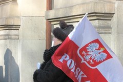 Rolnicy pikietują. Rozdają przechodniom jabłka