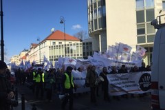 Rolnicy protestowali przed Sejmem 