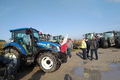 Rolnicy protestują przeciw "Piątce dla zwierząt". Blokują trasy w całym kraju