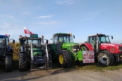 Rolnicy protestują przeciw "Piątce dla zwierząt". Blokują trasy w całym kraju