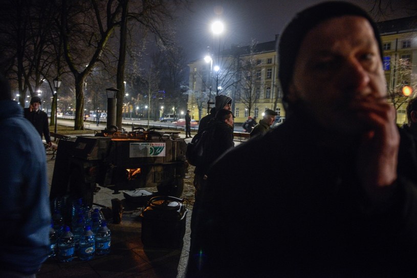 Rolnicy protestujący przed KPRM /Jakub Kamiński   /PAP