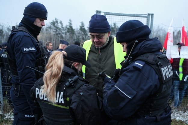 Rolnicy przerwali protest na S8, trwają rozmowy z policyjnymi negocjatorami /Roman Zawistowski /PAP