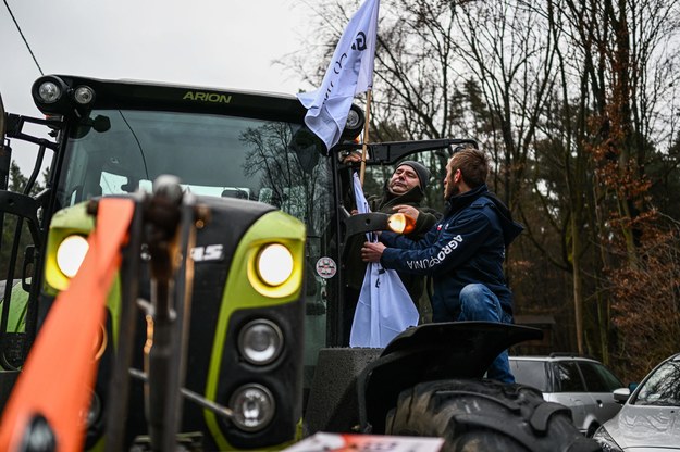 Rolnicy w Warszawie chcą blokować m.in. Kancelarię Premiera /AA/ABACA /PAP/Abaca