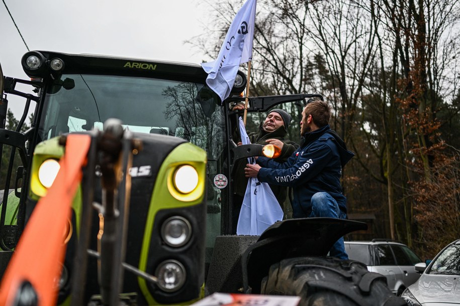 Rolnicy w Warszawie chcą blokować m.in. Kancelarię Premiera /AA/ABACA /PAP/Abaca