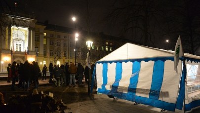 Rolnicy w Warszawie stawiają "zielone miasteczko"