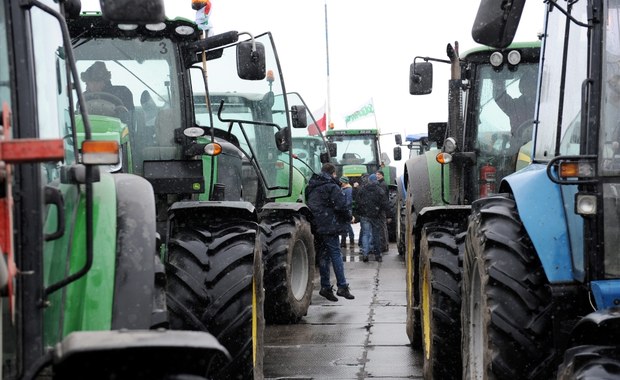 Rolnicy wciąż na drogach. Szykują "marsz gwiaździsty"