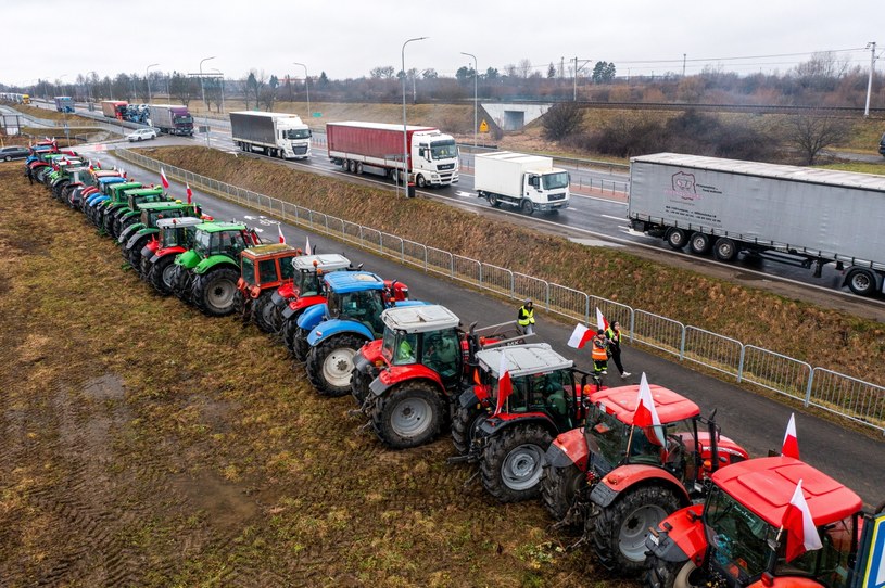Rolnicy z Agrounii zapowiedzili blokadę centrum dystrybucyjnego Biedronki w Stawigudzie koło Olsztyna /PAP