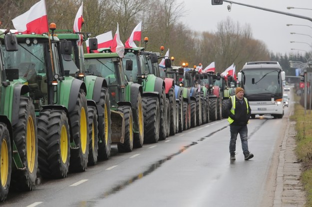 Rolnicy z całej Polski kontynuują protesty /Tomasz Waszczuk /PAP