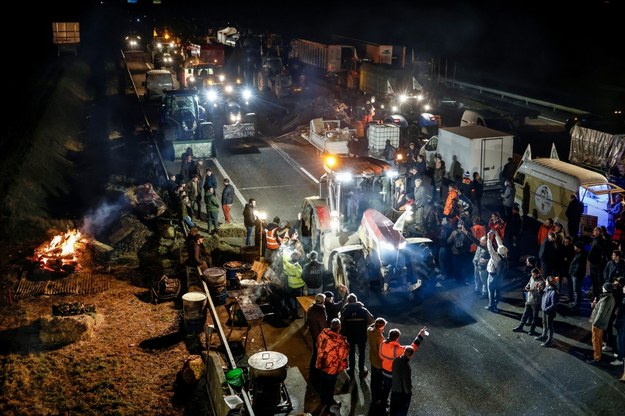 Rolnicze protesty we Francji trwają od ponad tygodnia /EPA/YOAN VALATEPA/YOAN VALAT /PAP