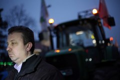 Rolnicze traktory na rogatkach Warszawy
