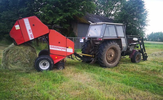 ​Rolnik stracił rękę w belownicy do siana