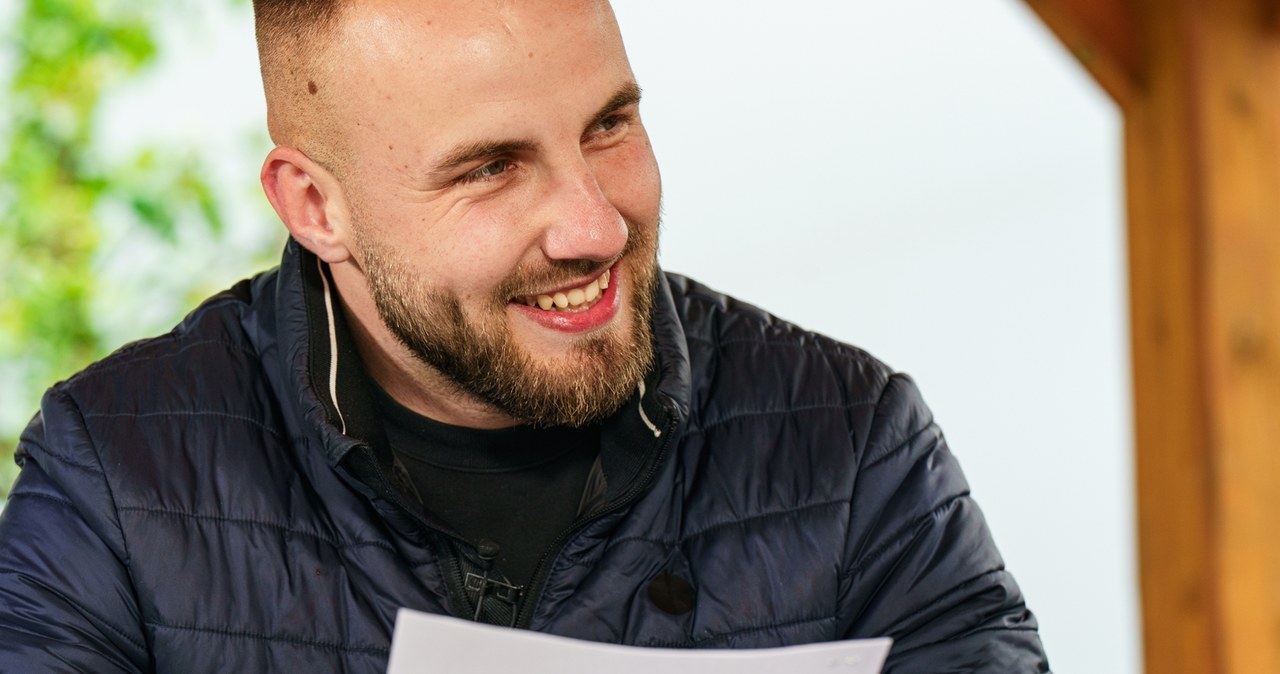 "Rolnik szuka żony 12": Arek czyta listy /Piotr Matey/TVP /materiały prasowe
