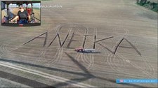 Rolnik wyznał miłość pługiem. Wszystko dla żony