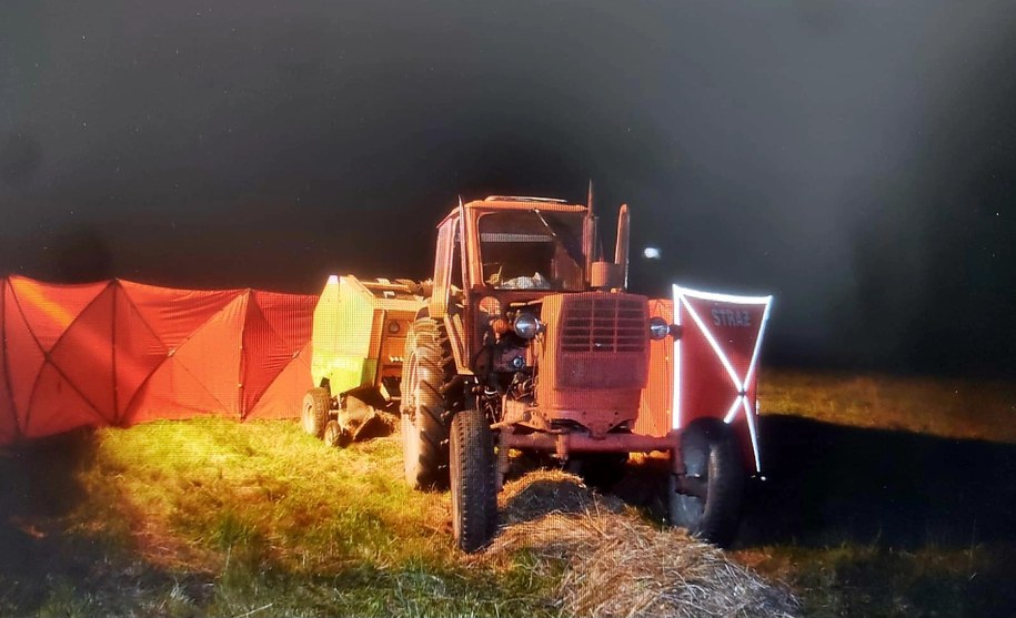 Rolnik zginął w maszynie do belowania siana (fot. KPP w Parczewie) /