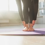 Rolowanie stóp działa lepiej niż myślisz. Efekty zaskakują już po pierwszym razie