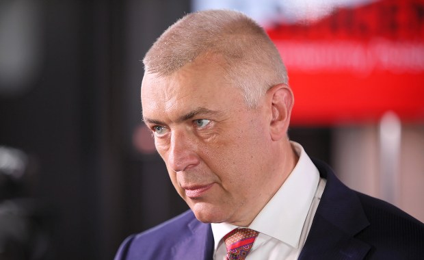 Roman Giertych w szpitalu po omdleniu podczas przeszukania. Żona: "Stan zagrażający życiu"