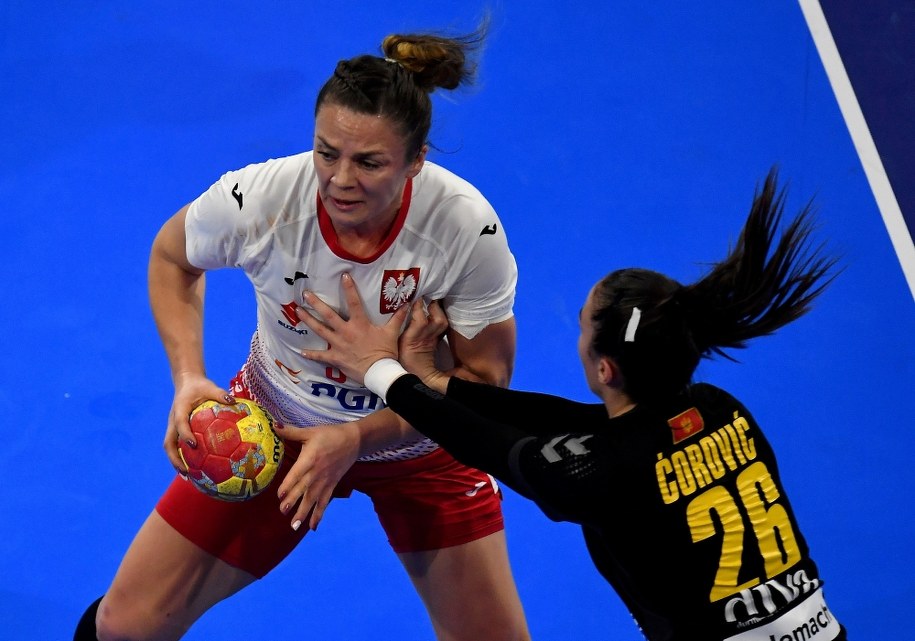 Romana Roszak podczas meczu z Czarnogórą / 	Marcin Bielecki    /PAP