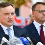 Romanowski uziemiony, unieważniono mu paszporty. Plan na Ziobrę