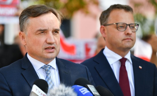 Romanowski uziemiony, unieważniono mu paszporty. Plan na Ziobrę