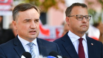 Romanowski uziemiony, unieważniono mu paszporty. Plan na Ziobrę