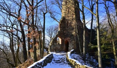 Romantyczny zamek Hochbergów starszy niż sądzono? Idealne miejsce na spacer