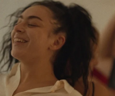 Romantyzowanie przeszłości. Film o tęsknocie za dawnym życiem