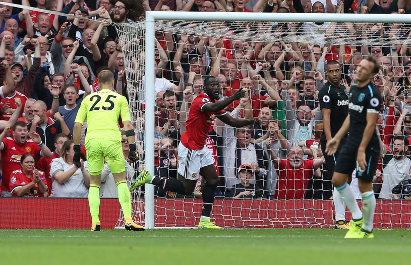 Romelu Lukaku cieszy się z gola dla Manchesteru United /PAP/EPA