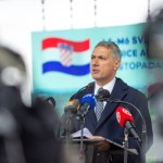 "Romowie powinni sprzątać toalety w pociągach". Oburzenie po słowach ministra