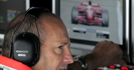 Ron Dennis z McLarena nie może być zadowolony / Kliknij /AFP