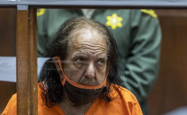 Ron Jeremy oskarżony o gwałty. Aktorowi porno grozi 250 lat więzienia