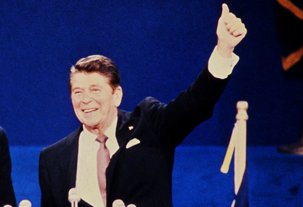Ronald Reagan: "Stoimy murem za naszymi polskimi braćmi i siostrami" fot. Arnold Sachs /AFP